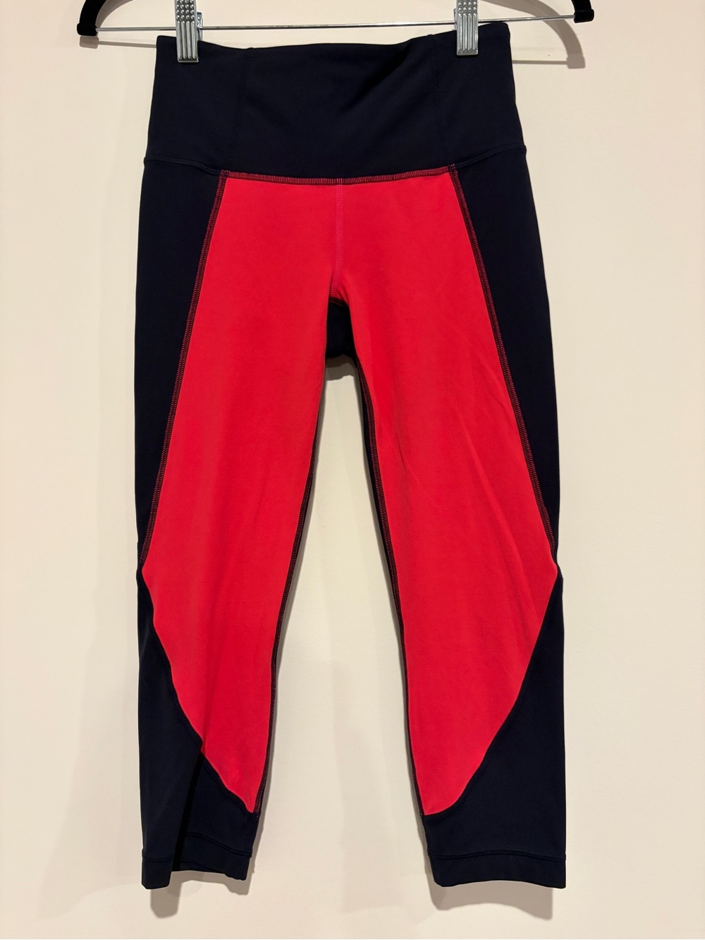 Athleta Salutation Colorblock Capri Leggings Navy Pink Size XS